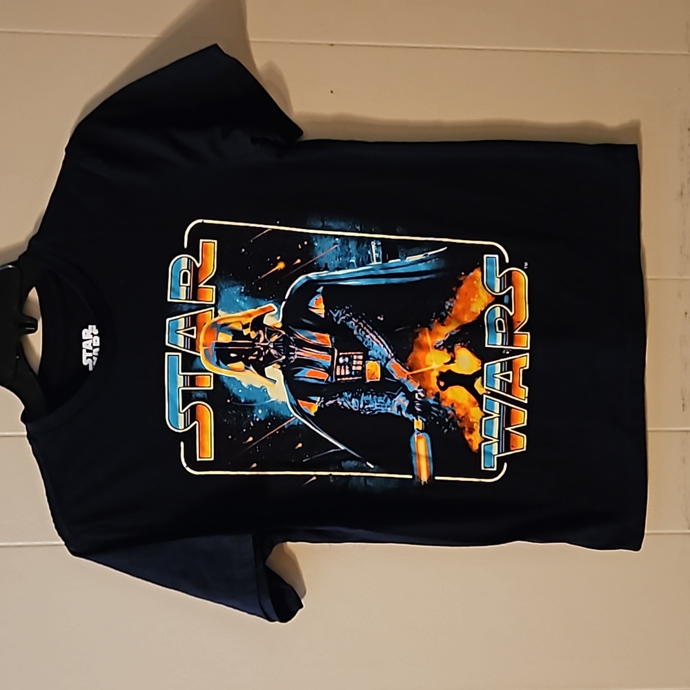 Star Wars Black Tshirt. Boys size Large (10/12)